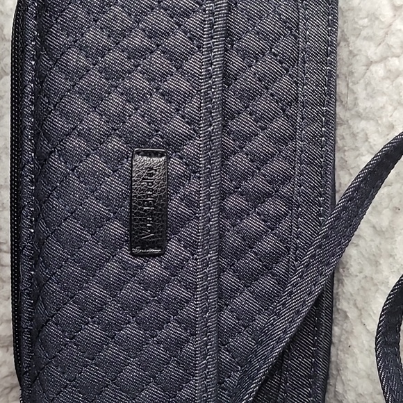 Vera Bradley Iconic RFID All In One Denim Cell Phone denim Crossbody Vera Bradle - Picture 5 of 17